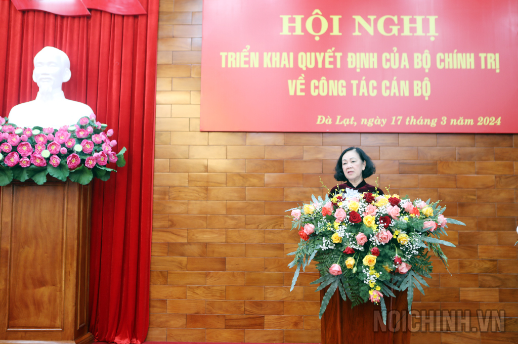 Đồng chí Trương Thị Mai, Ủy viên Bộ Chính trị, Thường trực Ban Bí thư, Trưởng Ban Tổ chức Trung ương phát biểu tại Hội nghị