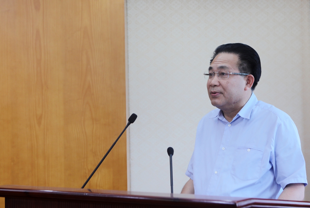 Đồng chí Nguyễn Văn Yên, Phó Trưởng Ban Nội chính Trung ương trình bày Báo cáo tại Hội nghị