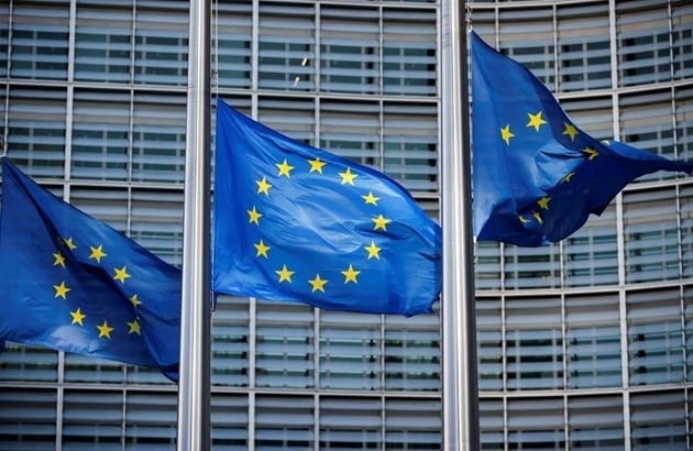 Cờ của Liên minh Châu Âu bên ngoài Trụ sở Ủy ban Châu Âu tại Brussels, Bỉ, ngày 1/3/2023. Ảnh: REUTERS/Johanna Geron