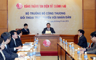 Bộ trưởng Bộ Công thương Vũ Huy Hoàng đối thoại trực tuyến với nhân dân