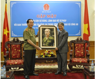 Đồng chí Trần Đại Quang và đồng chí Hà Hùng Cường chủ trì buổi gặp mặt