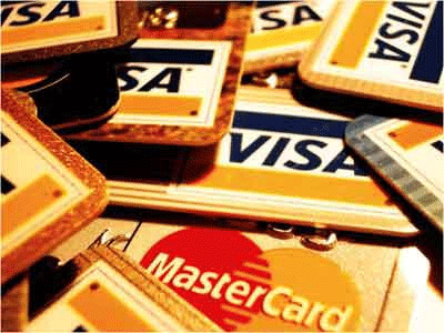Tội phạm làm giả thẻ tín dụng để rút tiền