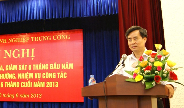 Đồng chí Nguyễn Quang Dương, Phó Bí thư Đảng ủy Khối phát biểu tại Hội nghị
