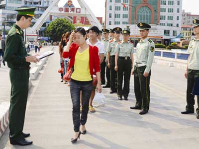 Lực lượng chức năng Việt Nam - Trung Quốc bàn giao nạn nhân bị mua bán qua biên giới