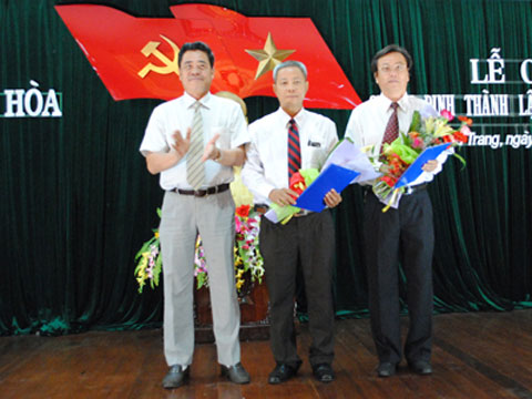 Đồng chí Lê Thanh Quang, Ủy viên Trung ương Đảng, Bí thư Tỉnh ủy trao các quyết định bổ nhiệm lãnh đạo Ban Nội chính Tỉnh ủy Khánh Hòa