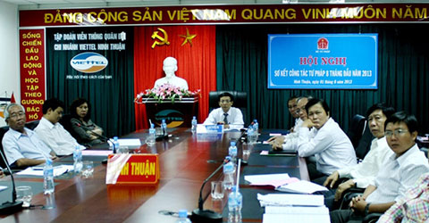 Các đại biểu dự Hội nghị tại đầu cầu Ninh Thuận