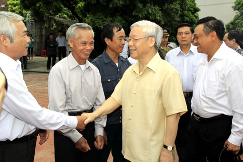 Tổng Bí thư ân cần thăm hỏi nhân dân xã Cảnh Thụy, huyện Yên Dũng