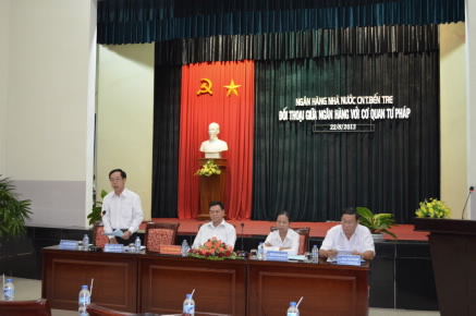 Giám đốc NHNN chi nhánh tỉnh Bến Tre Trần Văn Đức phát biểu tại Tọa đàm