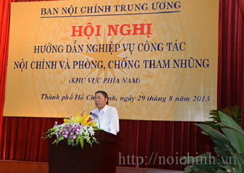 Đồng chí Nguyễn Bá Thanh, Ủy viên Trung ương Đảng, Phó trưởng Ban Thường trực Ban Chỉ đạo Trung ương về phòng, chống tham nhũng, Trưởng Ban Nội chính Trung ương phát biểu tại Hội nghị