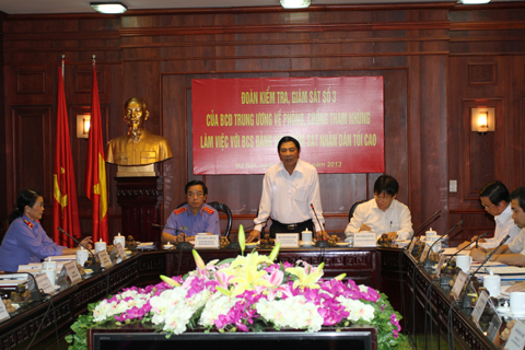 Đồng chí Nguyễn Bá Thanh, Ủy viên Trung ương Đảng, Phó trưởng ban Thường trực Ban Chỉ đạo Trung ương về phòng, chống tham nhũng, Trưởng Ban Nội chính Trung ương phát biểu tại buổi làm việc