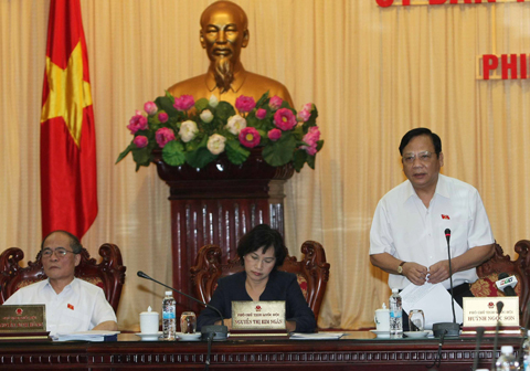 Phó Chủ tịch Quốc hội Huỳnh Ngọc Sơn phát biểu tại phiên họp