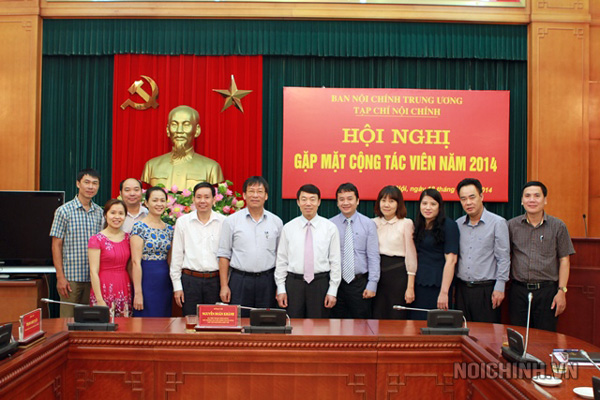 Lãnh đạo Ban Nội chính Trung ương chụp ảnh lưu niệm với Tạp chí Nội chính