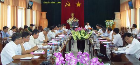 Họp giao ban Thường trực Tỉnh ủy Vĩnh Long