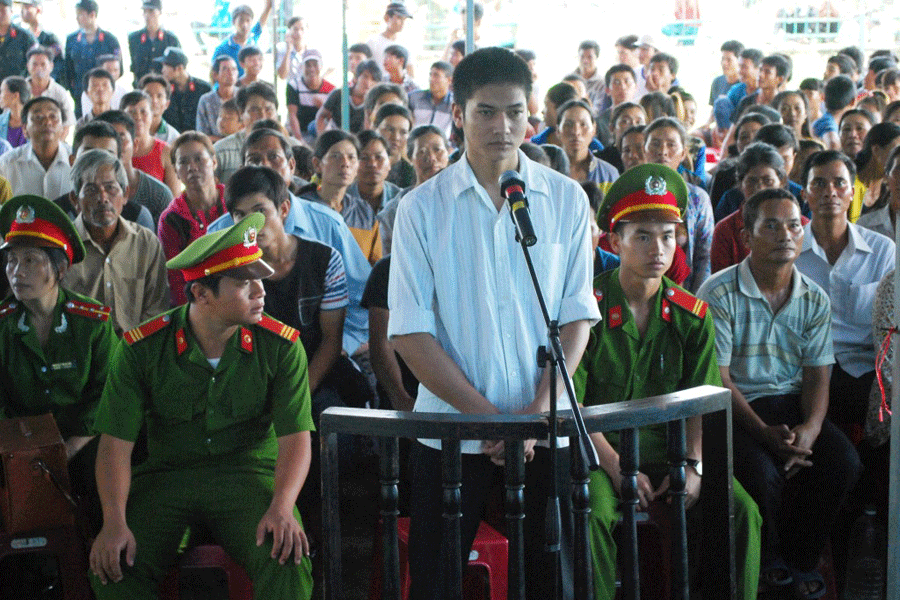 Một phiên tòa hình sự sơ thẩm của Tòa án nhân dân tỉnh 