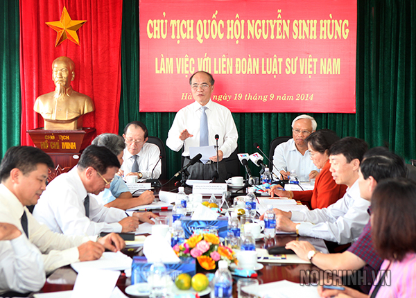 Chủ tịch Quốc hội Nguyễn Sinh Hùng phát biểu tại buổi làm việc