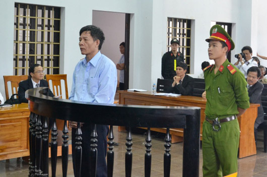 Bị cáo Vũ Việt Hùng, nguyên Giám đốc Ngân hàng Phát triển Việt Nam khu vực Đắk Lắk - Đắk Nông tại Tòa