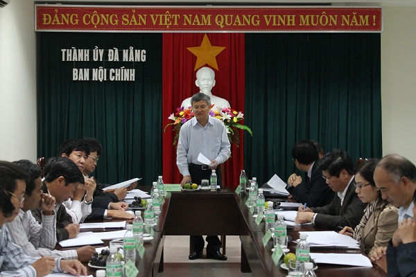 Đồng chí Trần Thanh Vân, Ủy viên Ban Thường vụ Thành ủy, Trưởng Ban Nội chính Thành ủy Đà Nẵng, Cụm trưởng Cụm thi đua số 03, chủ trì Hội nghị 