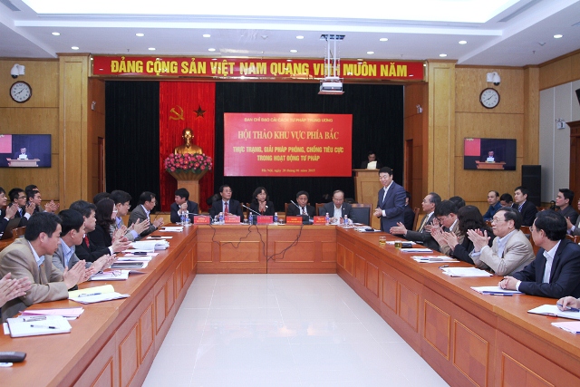 Đồng chí Nguyễn Doãn Khánh, Ủy viên Trung ương Đảng, Phó trưởng Ban Nội chính Trung ương phát biểu tại Hội thảo