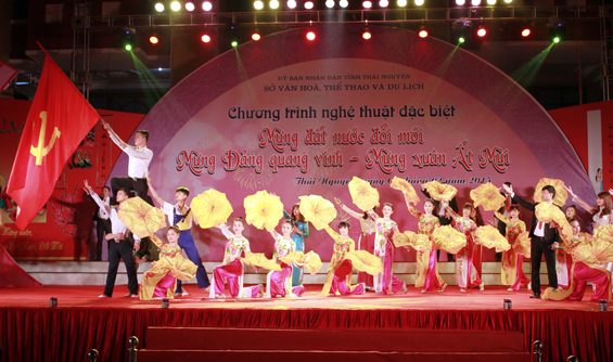 Thái Nguyên: Chương trình nghệ “Mừng đất nước đổi mới - Mừng Đảng quang vinh - Mừng Xuân Ất Mùi”