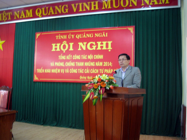 Đồng chí Trần Văn Minh, Phó Bí thư Tỉnh ủy phát biểu tại Hội nghị