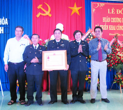 Thanh tra tỉnh Khánh Hòa đón nhận Huân chương Lao động hạng Nhất 