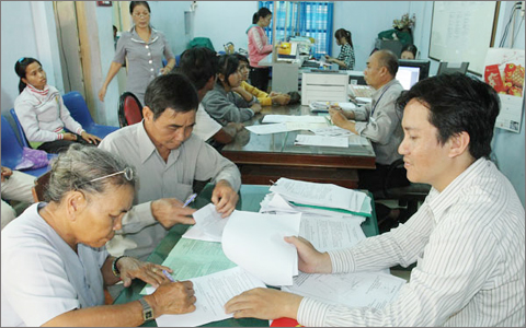 Cán bộ Sở Nội vụ tiếp công dân