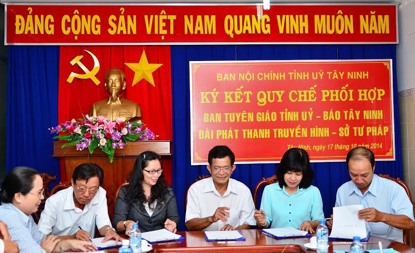 Ban Nội chính Tỉnh ủy, Ban Tuyên giáo Tỉnh ủy, Báo Tây Ninh, Đài Phát thanh - Truyền hình tỉnh và Sở Tư pháp tỉnh Tây Ninh ký kết Quy chế phối hợp 