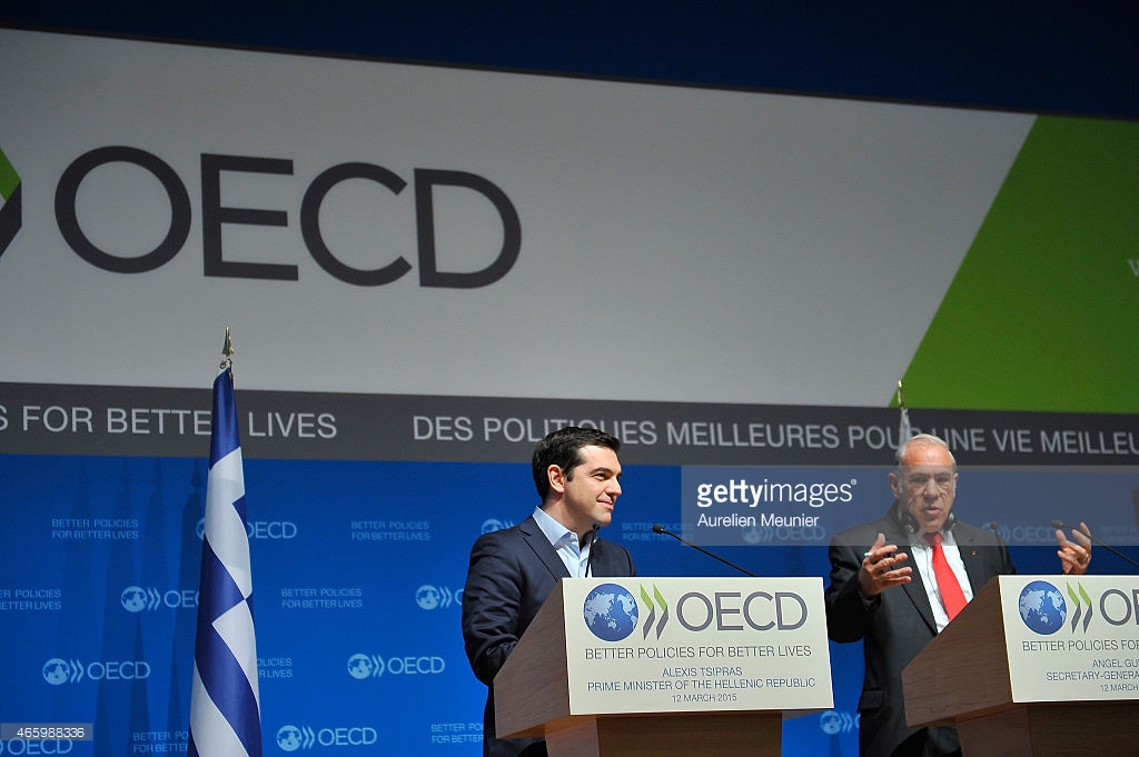 Thủ tướng Hy Lạp, Alexis Tsipras (trái) và Tổng thư ký OECD, Jose Angel Gurria