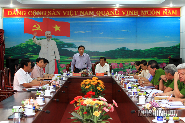 Quang cảnh buổi làm việc