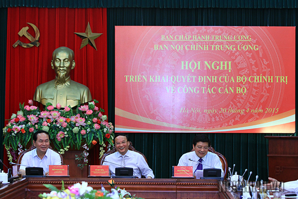 Các đồng chí chủ trì Hội nghị