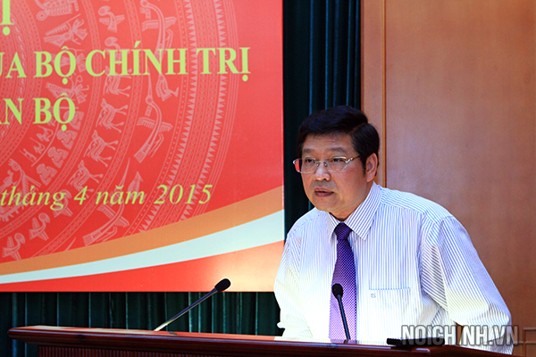 Đồng chí Phan Đình Trạc, Ủy viên Trung ương Đảng, Phó trưởng Ban  Thường trực Ban Nội chính Trung ương phát biểu tại Hội nghị