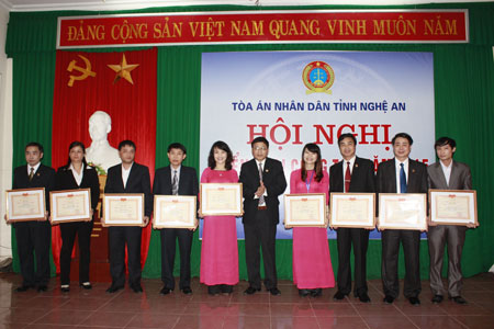 Tòa án nhân dân hai cấp tỉnh Nghệ An triển khai công tác Tòa án năm 2015