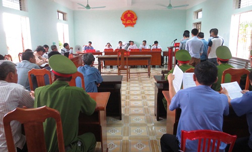 Một phiên tòa xét xử lưu động của Tòa án nhân dân tỉnh Quảng Bình