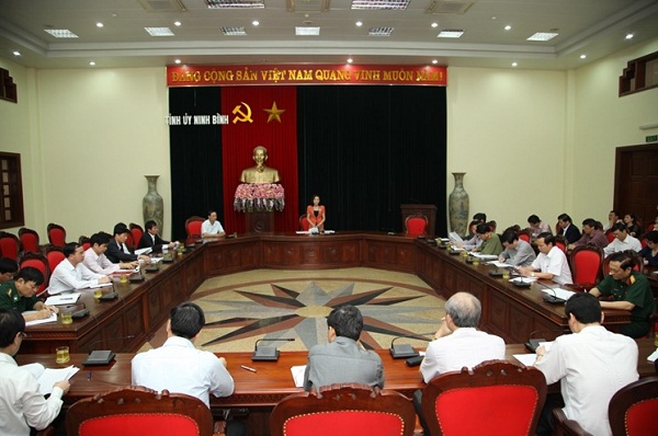  Đồng chí Nguyễn Thị Thanh, Ủy viên dự khuyết Trung ương Đảng, Bí thư Tỉnh ủy, Trưởng đoàn Đại biểu Quốc hội tỉnh chủ trì Hội nghị giao ban công tác nội chính và phòng, chống tham nhũng Quý I/2015
