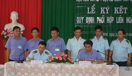 Viện kiểm sát nhân dân tỉnh Tây Ninh và Cục Hải quan tỉnh ký kết phối hợp liên ngành