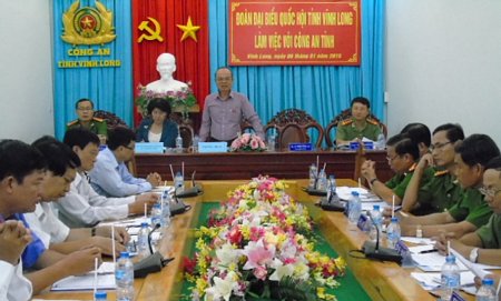 Đoàn đại biểu Quốc hội tỉnh Vĩnh Long giám sát tình hình áp dụng pháp luật trong hoạt động tố tụng hình sự tại Công an tỉnh 