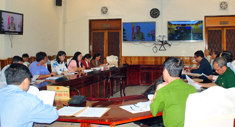 Các đại biểu dự Hội nghị trực tuyến công tác phòng chống tội phạm, tệ nạn xã hội tại điểm cầu tỉnh Kon Tum