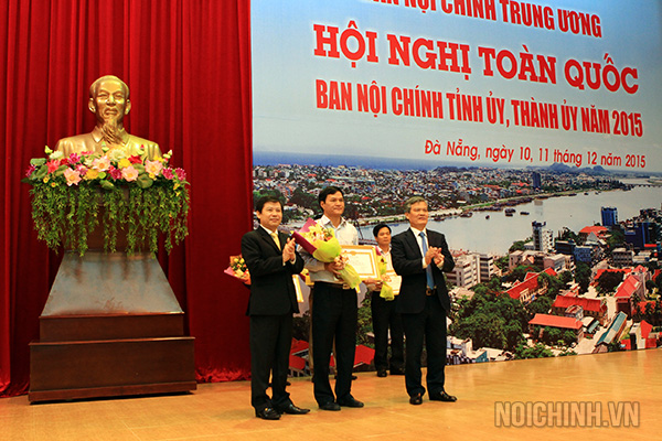 Các đồng chí: Nguyễn Văn Thông, Ủy viên Trung ương Đảng, Phó trưởng Ban; Lê Minh Trí, Bí thư Đảng ủy, Phó trưởng Ban Nội chính Trung ương