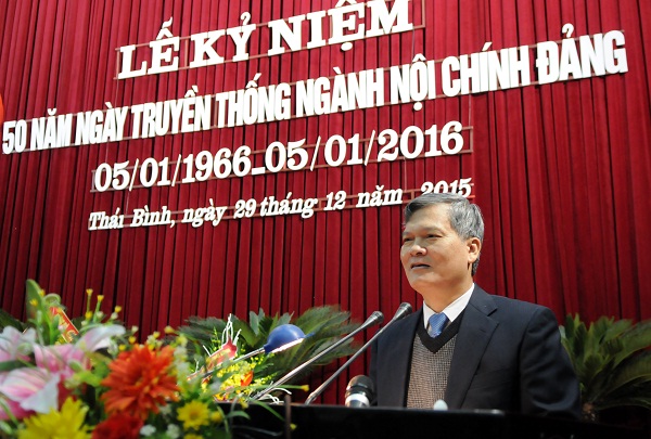 Đồng chí Nguyễn Văn Thông, Ủy viên Trung ương Đảng, Phó Trưởng Ban Nội chính Trung ương phát biểu tại Hội nghị