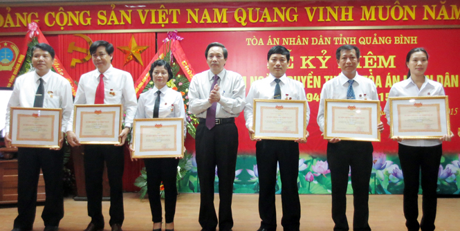 Tòa án nhân dân tỉnh Quảng Bình tổ chức lễ kỷ niệm 70 năm ngày truyền thống ngành Tòa án nhân dân