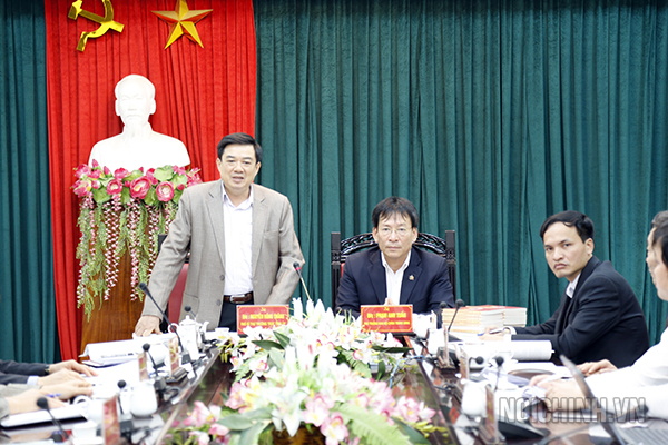 Đồng chí Nguyễn Hồng Thắng, Phó Bí thư Thường trực Tỉnh ủy tiếp thu ý kiến của Đoàn công tác