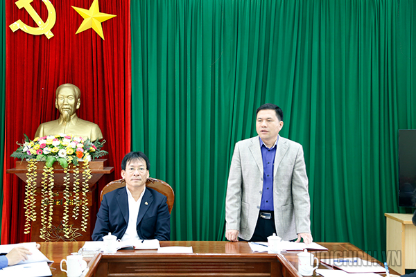 Đồng chí Sùng Minh Sính, Ủy viên Ban Thường vụ, Trưởng Ban Nội chính Tỉnh ủy trình bày báo cáo 