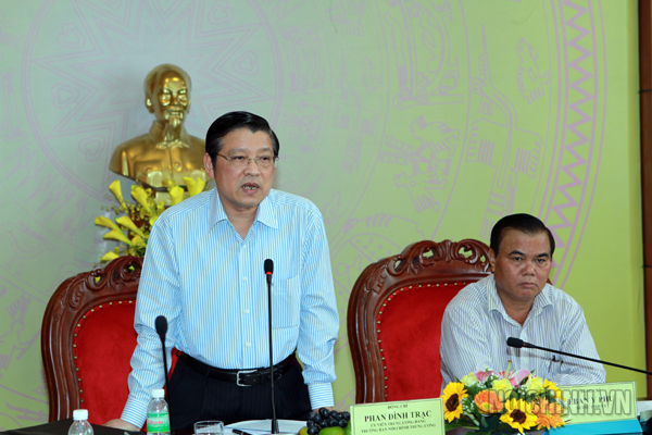 Đồng chí Phan Đình Trạc, Uỷ viên Trung ương Đảng, Uỷ viên Thường trực Ban Chỉ đạo Trung ương về phòng, chống tham nhũng, Trưởng Ban Nội chính Trung ương  phát biểu tại buổi làm việc