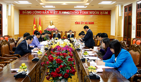 Quang cảnh buổi làm việc