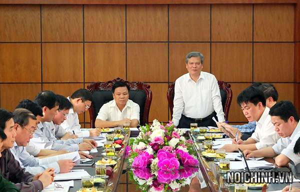 Đồng chí Nguyễn Văn Thông, Phó trưởng Ban Nội chính Trung ương phát biểu tại buổi làm việc