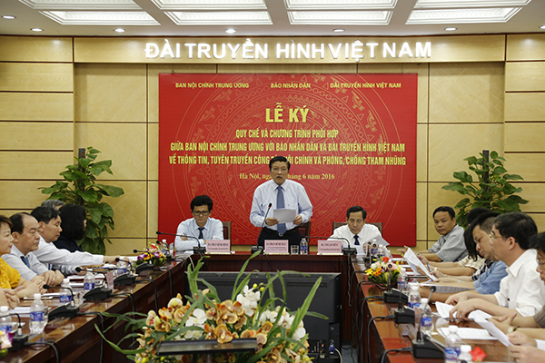 Đồng chí Phan Đình Trạc, Ủy viên Trung ương Đảng, Trưởng Ban Nội chính Trung ương, Phó Trưởng ban Thường trực Ban Chỉ đạo Trung ương về PCTN phát biểu tại Lễ ký (Ảnh: Tạ Anh Hưng)