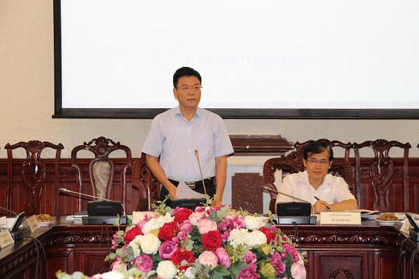 Đồng chí Lê Thành Long, Ủy viên Trung ương Đảng, Bí thư Ban cán sự đảng, Bộ trưởng Bộ Tư pháp phát biểu tại buổi làm việc