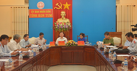 Các đại biểu tham dự Hội nghị trực tuyến toàn quốc về công tác tiếp công dân, giải quyết khiếu nại tố cáo tại điểm cầu tỉnh Kon Tum