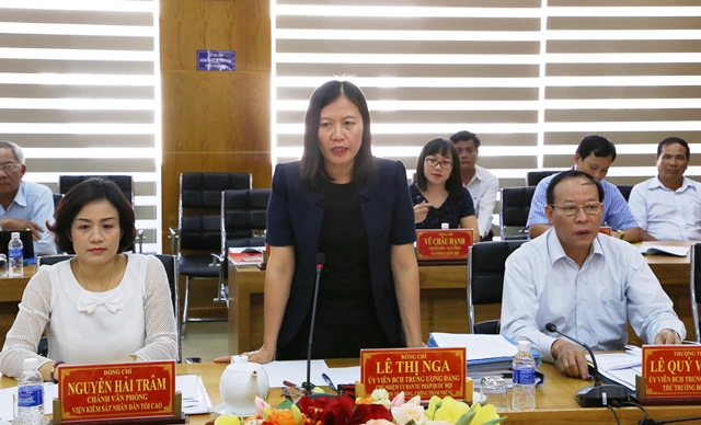 Đồng chí Lê Thị Nga, Ủy viên Trung ương Đảng, Chủ nhiệm Ủy ban Tư pháp của Quốc hội, Ủy viên Ban Chỉ đạo, Trưởng đoàn công tác phát biểu tại buổi làm việc với Ban Thường vụ Tỉnh ủy Tiền Giang 