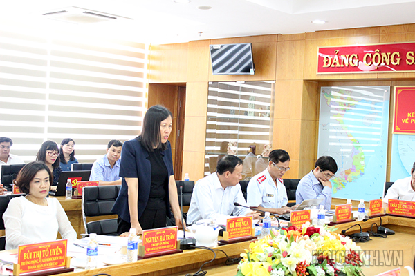 Đồng chí Lê Thị Nga, Ủy viên Trung ương Đảng, Chủ nhiệm Ủy ban Tư pháp của Quốc hội, Ủy viên Ban Chỉ đạo, Trưởng đoàn công tác phát biểu tại buổi làm việc với Ban Thường vụ Tỉnh ủy Tiền Giang